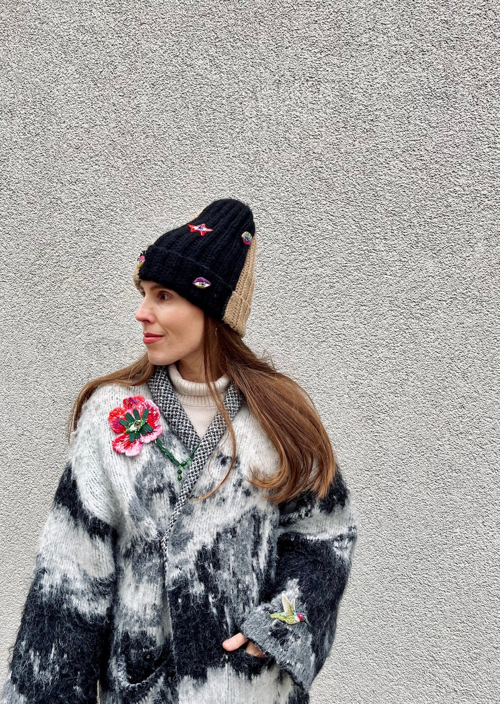 Handmade Embroidered Brooch – Flower Eye in Pink