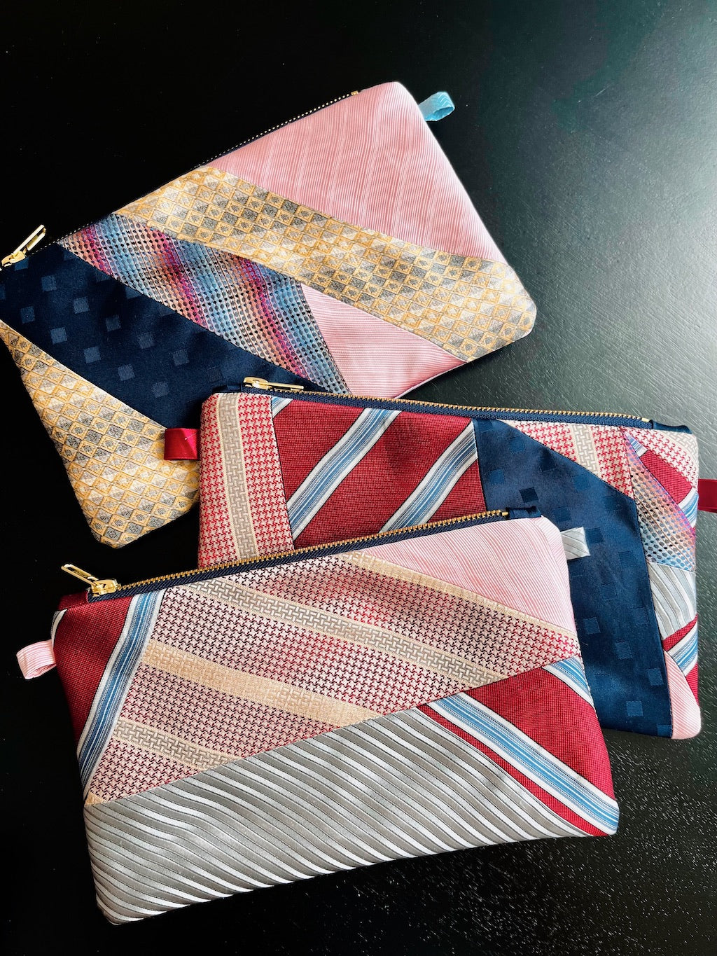 Tasche aus recycelter Seidenkrawatte – Vintage