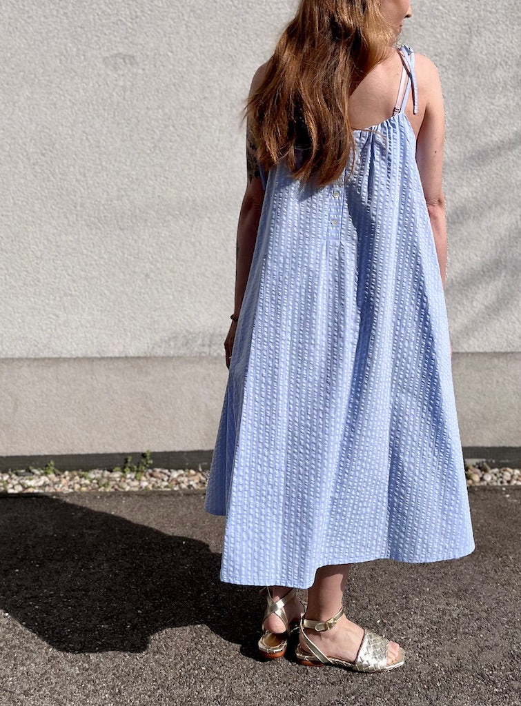 Scalloped Wave Seersucker Dress — Light Blue